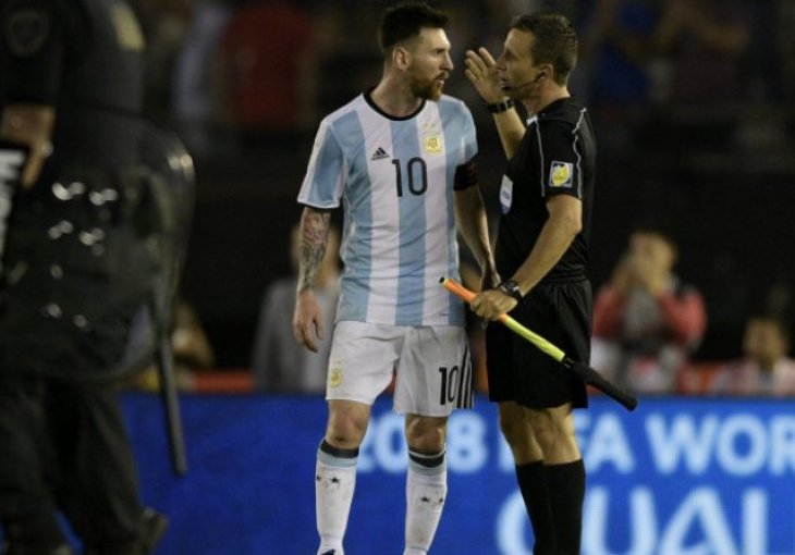 Pogledajte bahatog Messija: Argentinac ponizio sudiju (VIDEO)