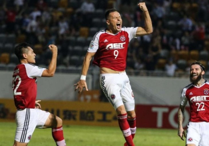 Dva gola Komazeca u Hong Kongu 