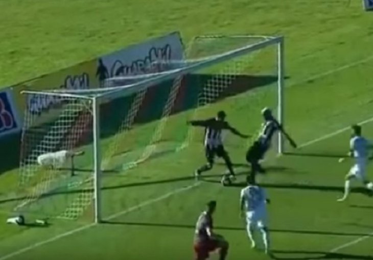 Nečuveno: zbog ukradenog pogotka, treba ga protjerati iz fudbala (VIDEO)