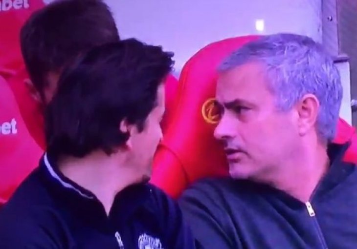 Mourinho u nevjerici: Kome ovo pjevaju?
