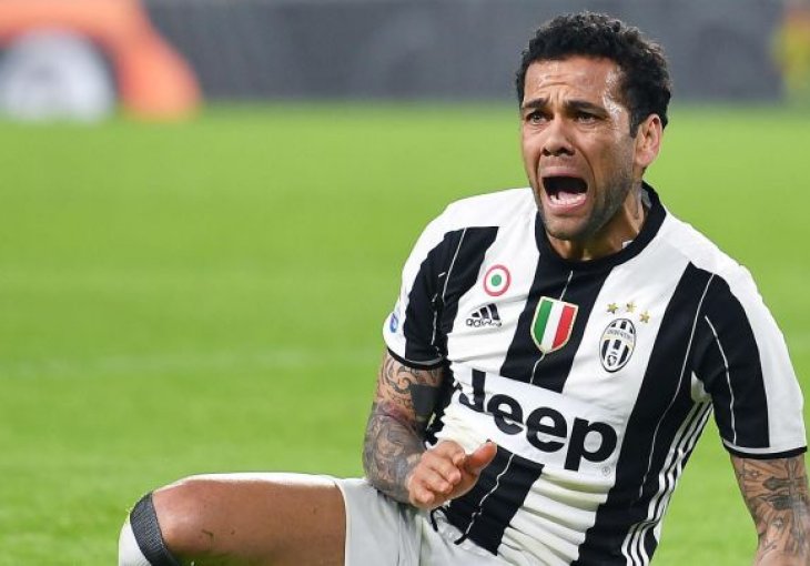 Kapa do poda: Dani Alves nije zaboravio odakle dolazi 