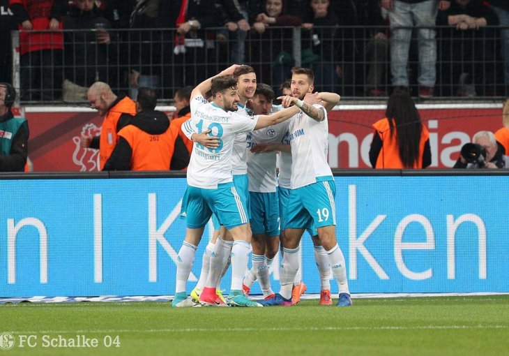 APOTEKARI NA APARATIMA: Shalke bez milosti, Schoepf zabio za 0:3!