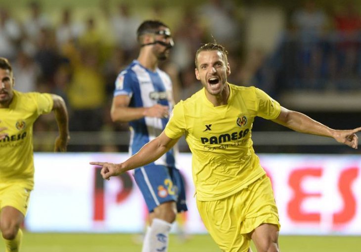 ŽUTA PODMORNICA POVELA: Soldado goste približio Segundi