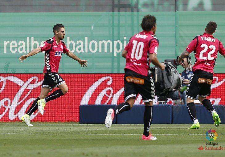 BETIS POVEO PA SE OSRAMOTIO: Alaves sa četiri gola utišao Villamarin