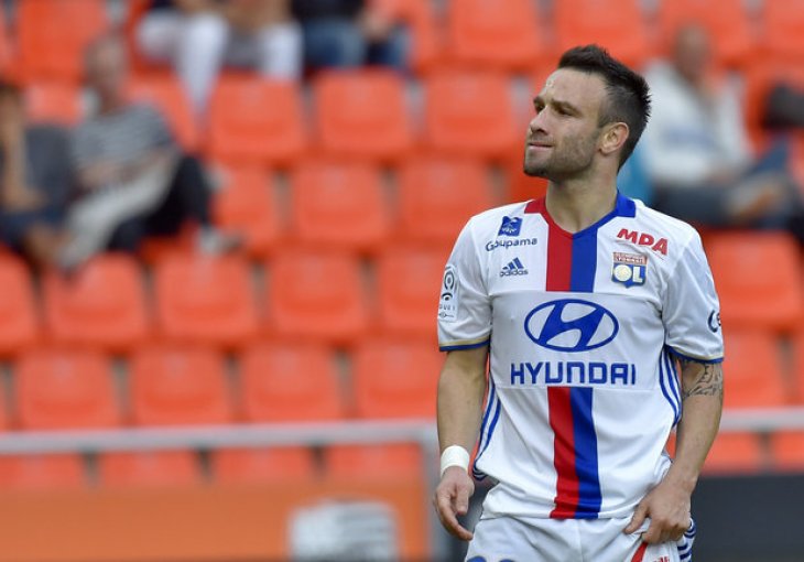 VALBUENA SMANJIO VODSTVO AJAXA: Lavovi se radovali pet minuta, Traore zabio za 4:1