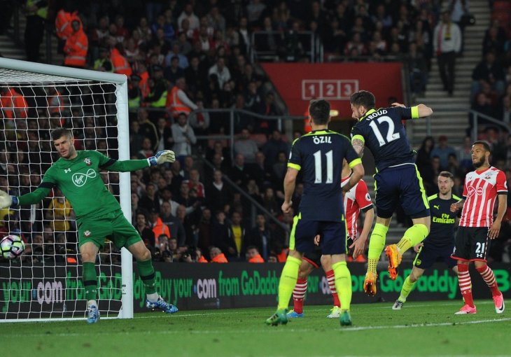 ZAOSTALI MEČ PRIPAO ARSENALU: Sanchez i Giroud pogađali za novu 