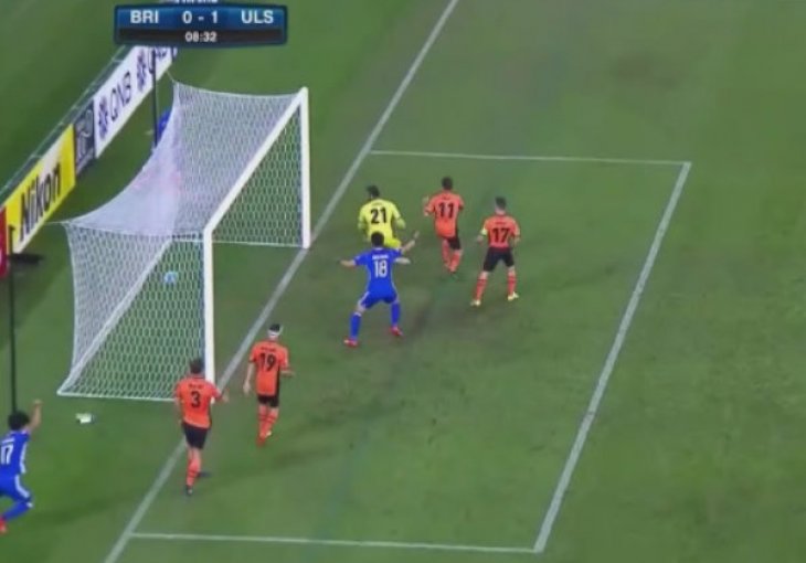 NAJSMJEŠNIJI GOL SEZONE: Golmanu zaslužena titula šeprtlje godine!
