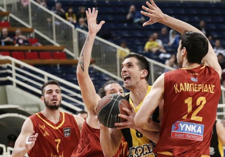 AEK NAKON DEVET GODINA DOBIO PANATHINAIKOSA: Milan Milošević postigao 14 poena, Žuti od 2008. čekaju skalp gradskih rivala