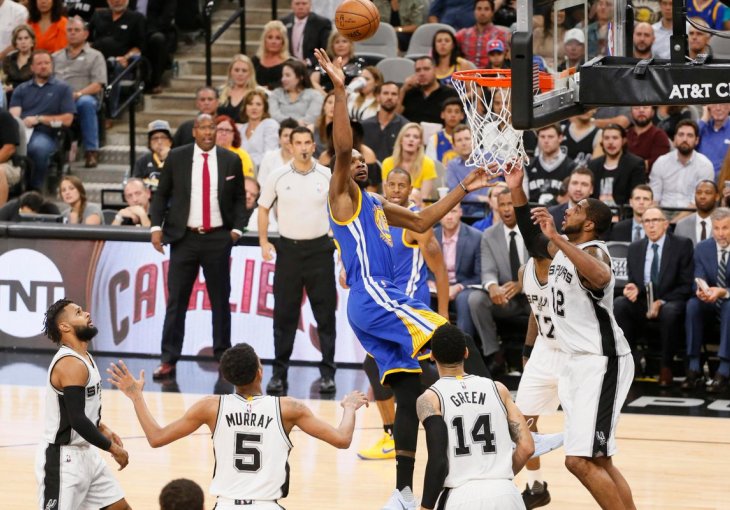 POMETENE I MAMUZE: Golden State ispisao novu stranicu NBA lige - prvi tim u istoriji koji je rekordom od 12-0 stigao do finala!