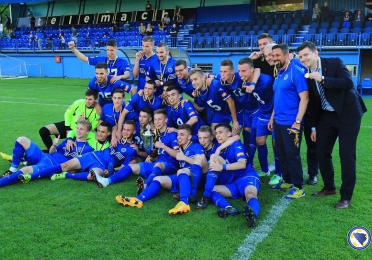 PLAVI PONOVO NAJBOLJI: Juniori Želje deklasirali Olimpica, pa proslavili šampionsku titulu!