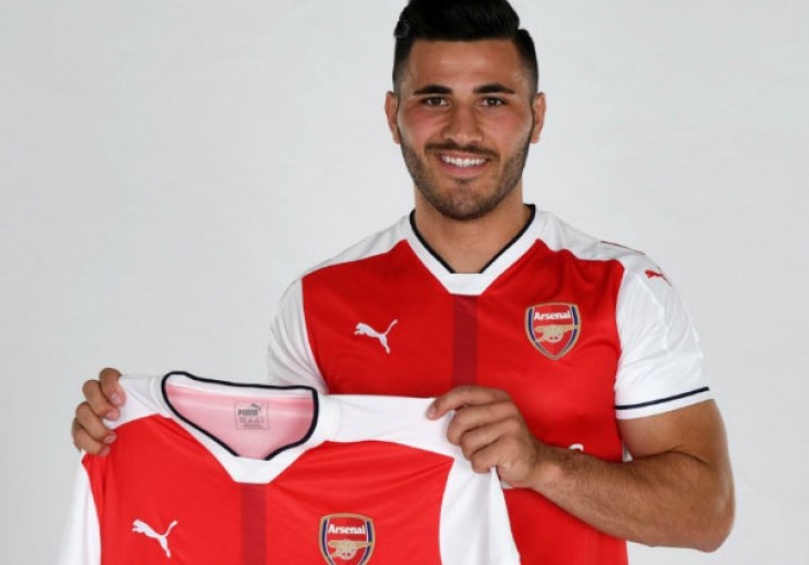 SEAD KOLAŠINAC JE PRVO POJAČANJE ARSENALA: Pogledajte kako je Zmaj predstavljen u domu londonskog velikana!