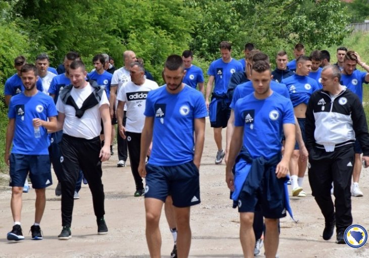 SLOBODAN DAN ZA ZMAJEVE: Lagana šetnja Džeke i društva i druženje sa fanovima!