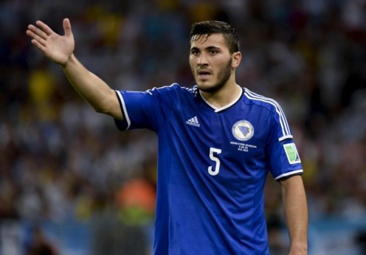 SEAD KOLAŠINAC ĆE BODRITI ZMAJEVE: Nakon što je potpisao za Arsenal,  večeras će na Bilinom polju biti podrška zemljacima! 