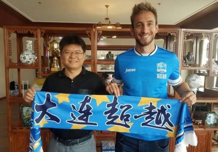 NEVJEROVATAN LET LOPTE: Hasanović postigao nestvaran gol za Dalian!
