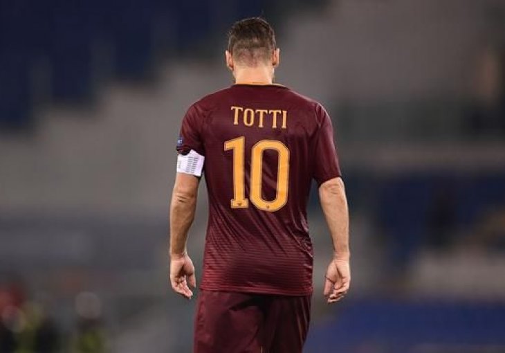 DŽEKO JE ŽELIO DESETKU: Pogledajte šta će se desiti sa broja koji je nosio Totti