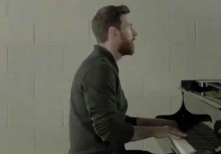 Messi ima još jedan talent: Odsvirao himnu Lige prvaka na klaviru!
