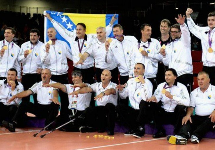 ZLATNI MOMCI OPET S OBRAZOM KUĆI Selekcija BiH u sjedećoj odbojci osvojila bronzu na EP