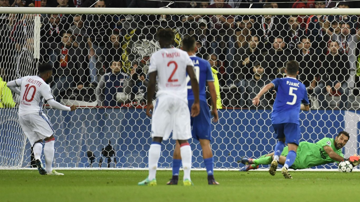 alexandre-lacazette-gianluigi-buffon-lyon-juventus-uefa-champions-league-18102016-657xq8o5f4m31o0mlmer79zm2