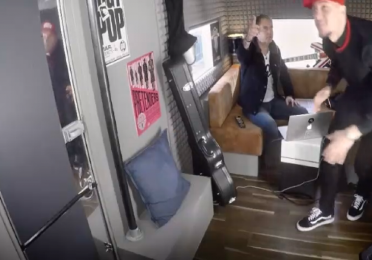 (VIDEO) Bičakčić u emisiji Sky Sporta pjevao, a onda i zaplesao kako Michael Jackson