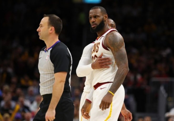 (VIDEO) I ovo se moralo desiti: LeBron isključen prvi put u karijeri nakon 1.082 utakmice