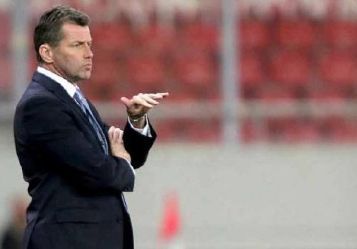 Uprkos neodlasku na Mundijal: Skibbe ostaje na čelu Grčke