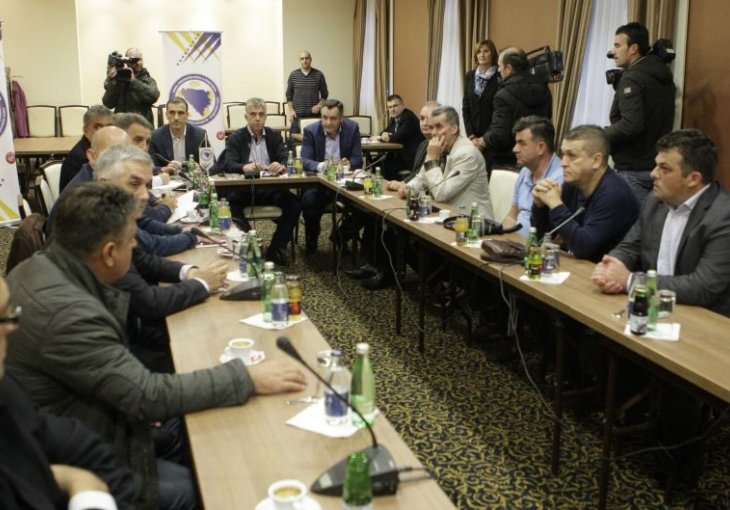Izbor selektora fudbalske reprezentacije BiH 21. decembra, dva kandidata u najužem izboru