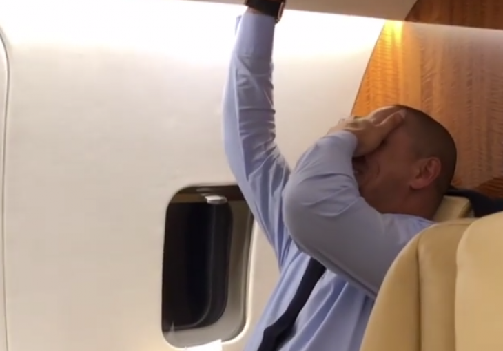 Avionu slomit' ću ti krila: Carlosova reakcija na turbulencije u avionu nasmijale svijet