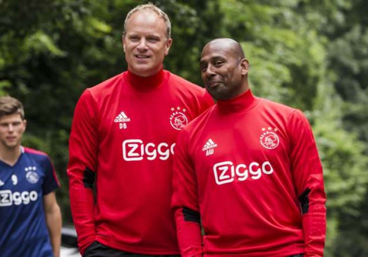 Ajax pobijedio dva derbija pa smijenio trenera i potjerao Bergkampa!?