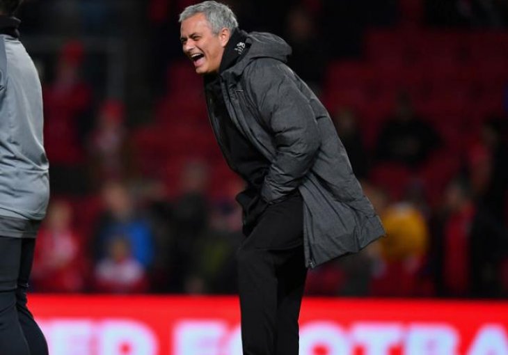 Nakon sinoćnjeg poraza, Mourinho je ušao u svlačionicu Bristol Cityja i evo šta je odmah uradio