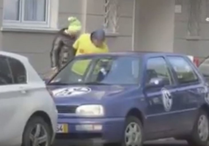 Huliganstvo: Šta se desi kada parkirate automobil sa bojama Schalkea u Dortmundu?