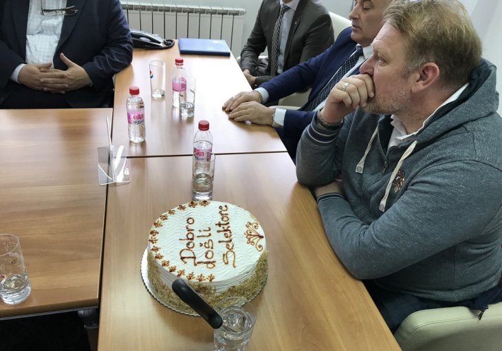Dobrodošlica i torta za novog selektora Zmajeva Roberta Prosinečkog
