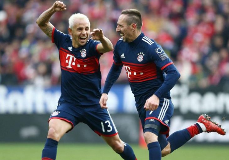 Bayern iskoristio kikseve Leverkusena i Schalkea, titula skoro pa osvojena