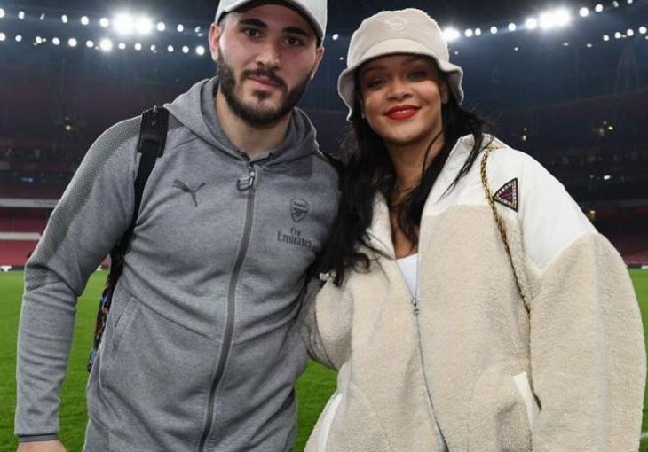 Sead Kolašinac u zagrljaju Rihanne