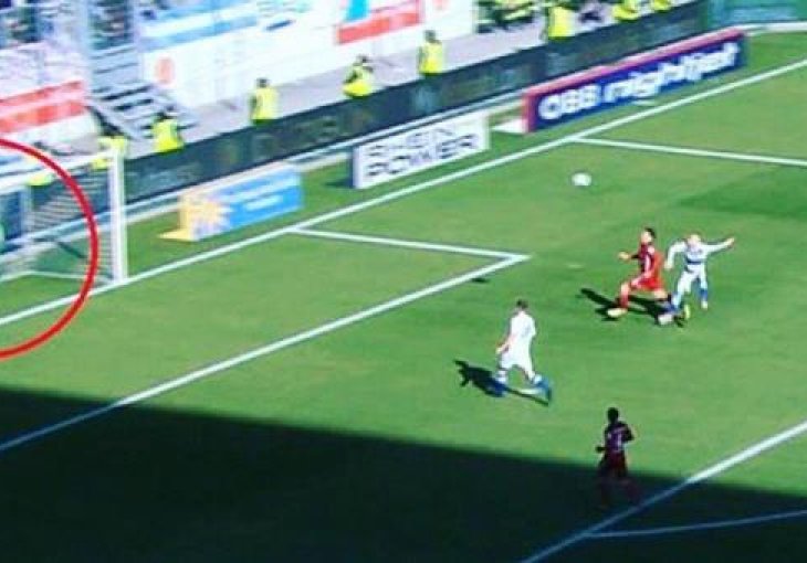 Potez dana: Golman zaboravio da je na meču, otišao da se napije vode pa 'popio' gol!