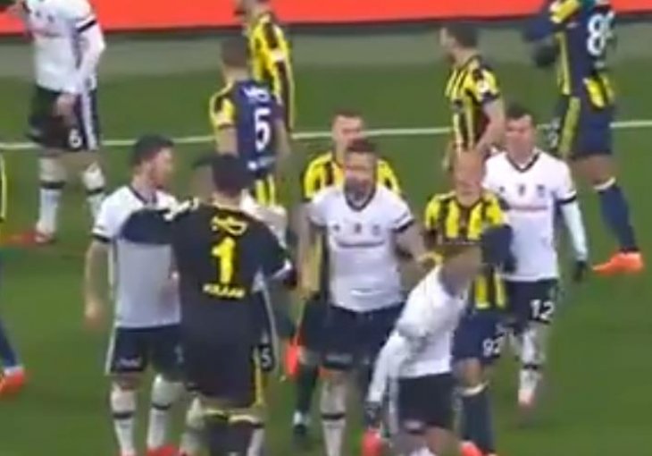 Haos u Turskoj: Quaresma nokautirao protivnika, a onda je uslijedilo nešto neviđeno...