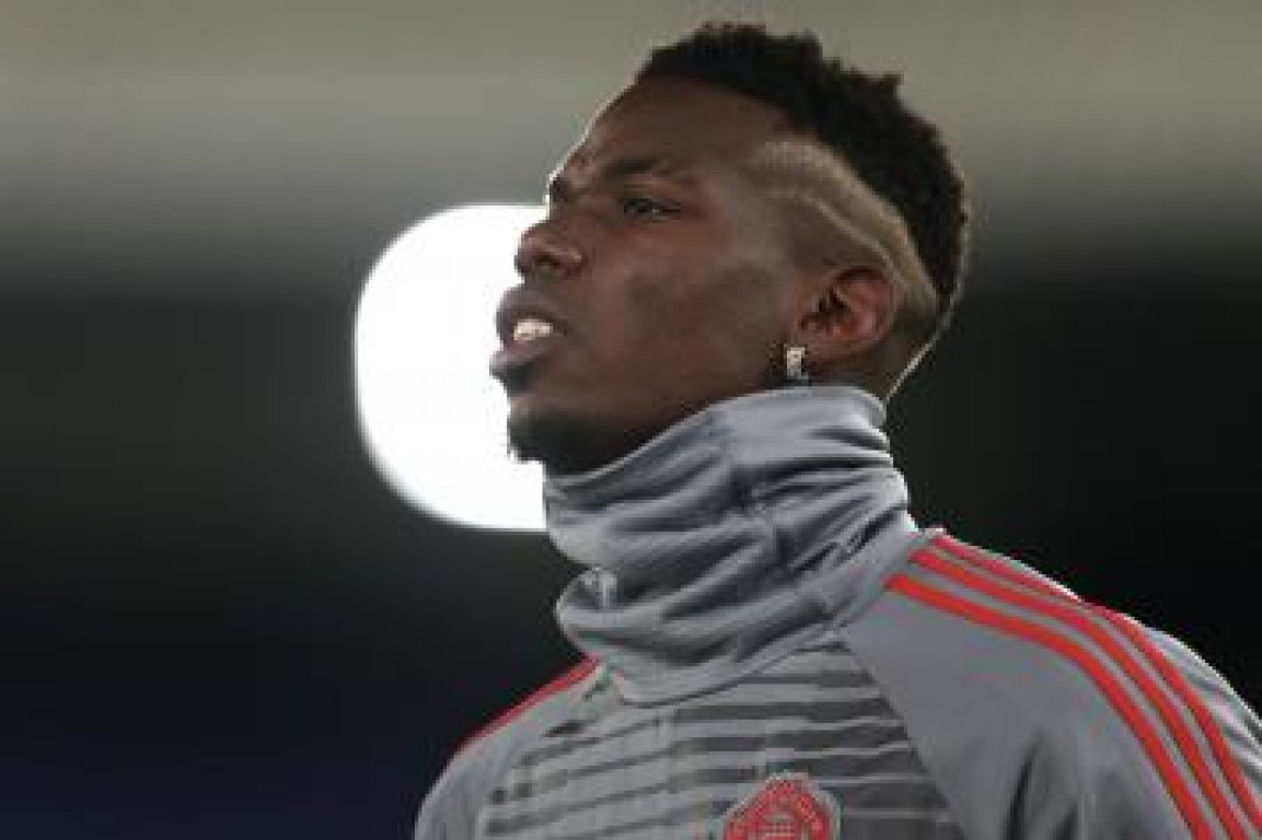 pogba-manchester-united-2017-18-riscaldamento-356x237