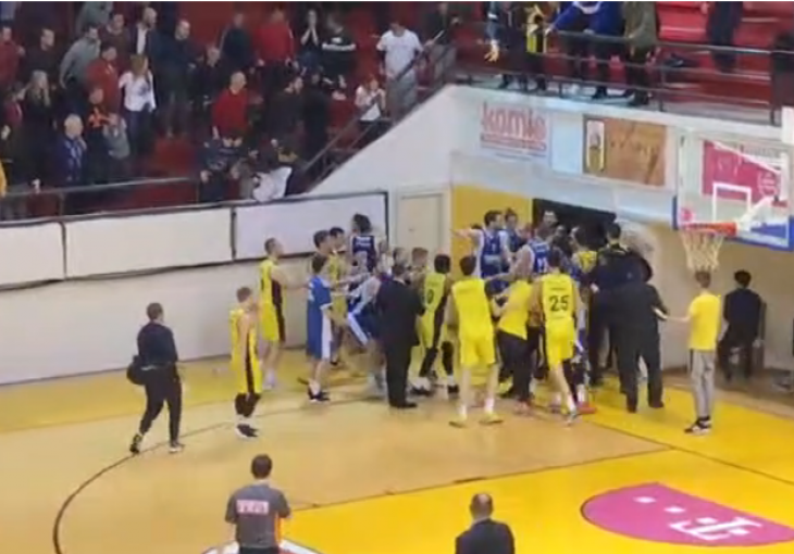 NEVJEROVATNO Tuča na utakmici Splita i Zadra, nokautiran igrač domaće ekipe