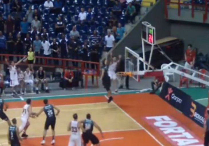 NAMJERNO POGODIO OBRUČ, LOPTA IŠLA KA AUTU: Onda je dohvatio i uradio nešto o čemu će se još dugo pričati 