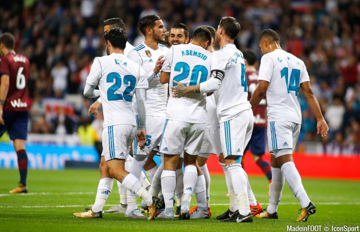 team-real-madrid-celebrate-his-goal-during-the-liga-match-between-real-madrid-and-eibar-on-22th-october-2017-20171022222731-3270