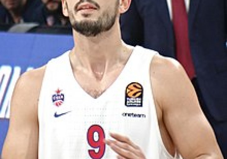 Leo Westermann zna kako se to radi protiv bivšeg kluba, koš sa pola terena!