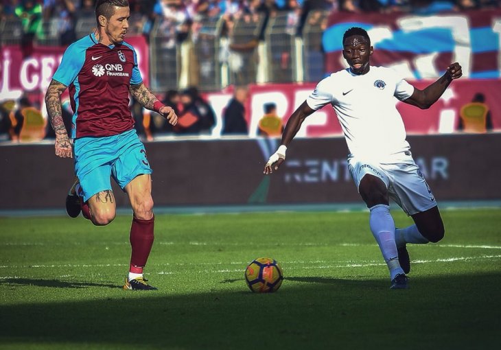 Galatasaray porazio Trabzonspor i vratio se na prvo mjesto, ali pogodak Kucke sa 51 metra je bacio pobjedu  u sjenu