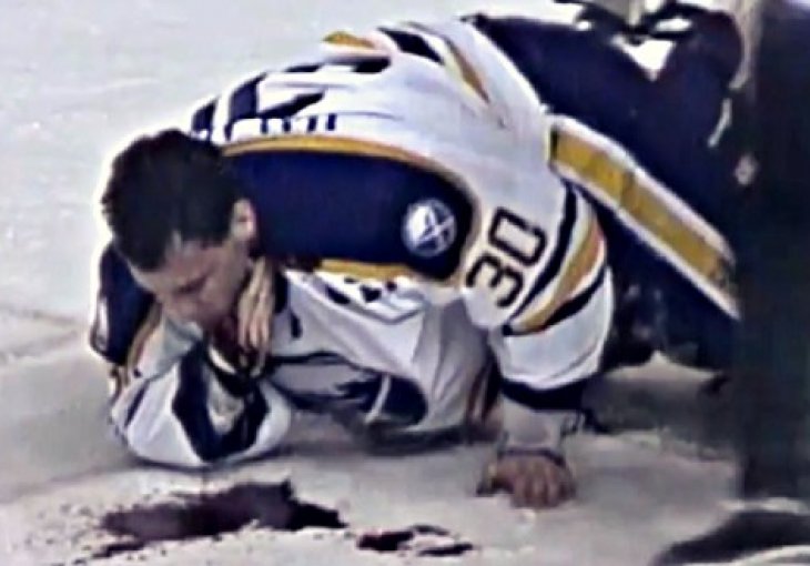 PREREZANI VRAT I METAK U GLAVU: Kako je stravična povreda potpuno slomila NHL zvijezdu (VIDEO)