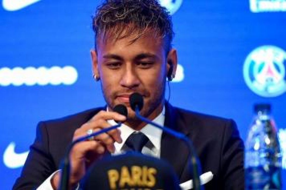 neymar-psg-conferenza-2018-356x237
