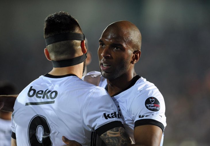 Ryan Babel kao u najboljim danima sa dva sjajna gola Bešiktaš doveo na prvo mjesto