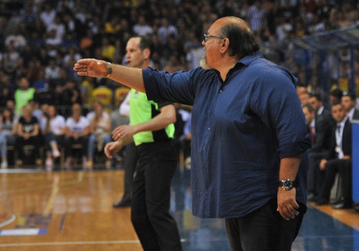 Ludnica na press konferenciji poslije utakmice Budućnosti i Crvene Zvezde