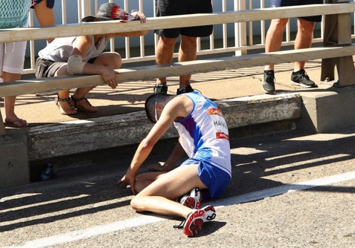 MINUTI SU BILI VJEČNOST Maratonac kolabirao pred ciljem i baš niko mu nije želio pomoći!