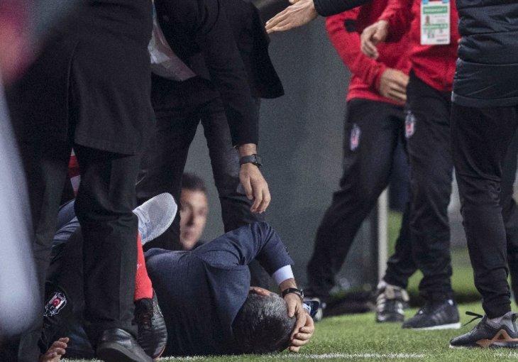 HAOS NA TERENU Prekinuta utakmica Bešiktaša i Fenerbahcea u Kupu