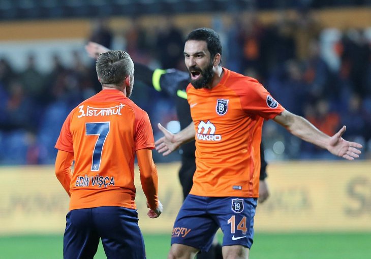 Edin Višća i Arda Turan vodili Basaksehir do pobjede i preuzimanja prvog mjesta u Turskoj Super ligi