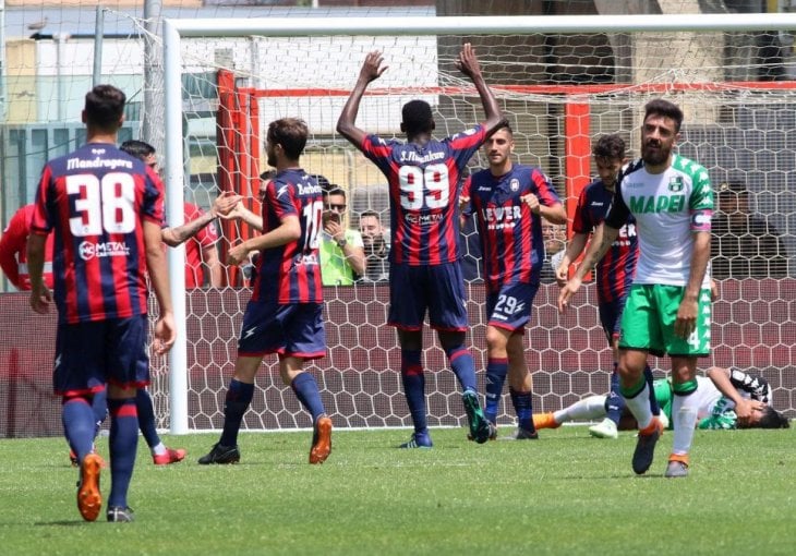 Crotone sve bliže opstanku, na krilima Trotte i Simyja razbili Sassuolo 