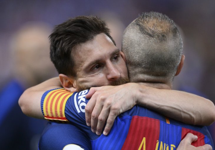 TRENUTAK ZA PAMĆENJE: Pogledajte kako se Camp Nou oprostio od Inieste